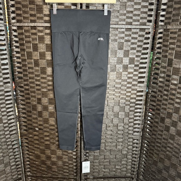 Aybl Empower Seamless Leggings Size S in Black NWT - Picture 1 of 4